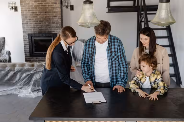 Prêt à signer votre devis de rénovation ? Découvrez ces 4 détails cachés dans l’attestation qui pourraient tout changer